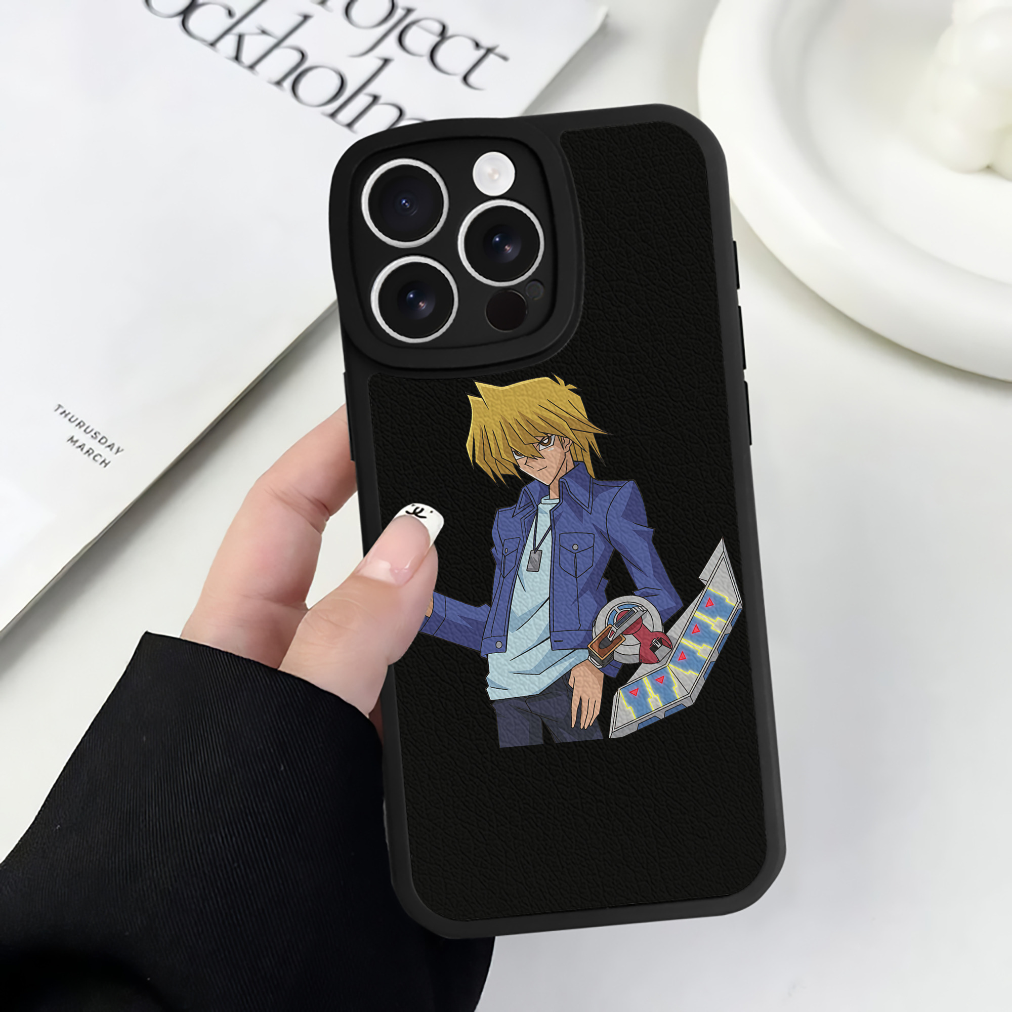 遊☆戯☆王 Yu-Gi-Oh! 【iPhone 16シリーズ対応】シリコンスマホケース（レザー調） 材質：シリコン